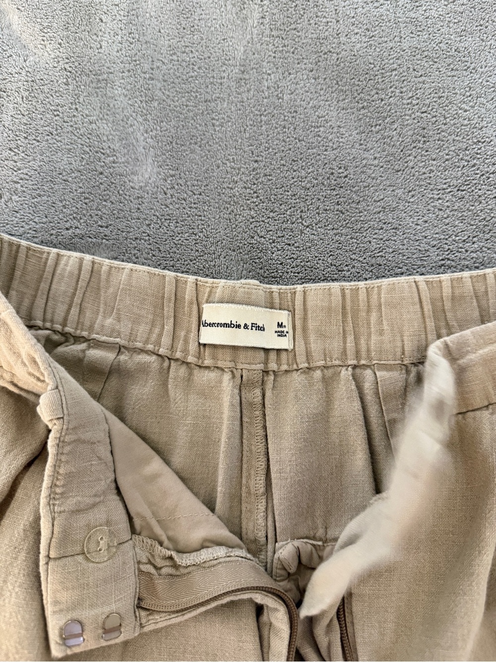 Abercrombie & Fitch Taupe Wide-Leg Pleated Trousers Size M - Picture 5 of 6